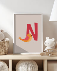 After Hover: N wie Nachtigall, ABC lernen, Buchstabe für Name, Beige Wanddekoration für Kinder