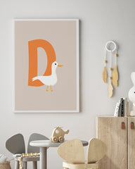 After Hover: D wie Duck, Süße Ente, Englisches ABC Lernen mit Kinder Wanddekoration in Beige mit weißem Rand