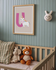 After Hover: U wie Unicorn, Kinderzimmer Deko in Beige mit weißem Rand - Süße Einhorn Illustration, Englische Buchstaben