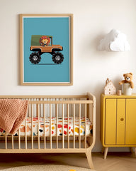 After Hover: Lara Löwe, Monstertruck, Bunte Zeichnung, Auto-Illustration, Lustige Dekoration für Zuhause