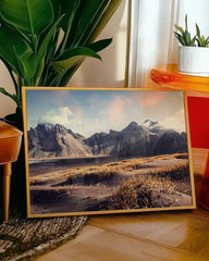 After Hover: Berge in einer Wüstenlandschaft