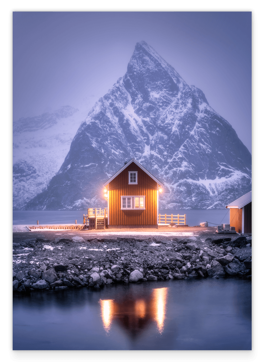 Bergsee-Hütte im Nebel