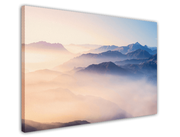 Blaue Berge im Nebel