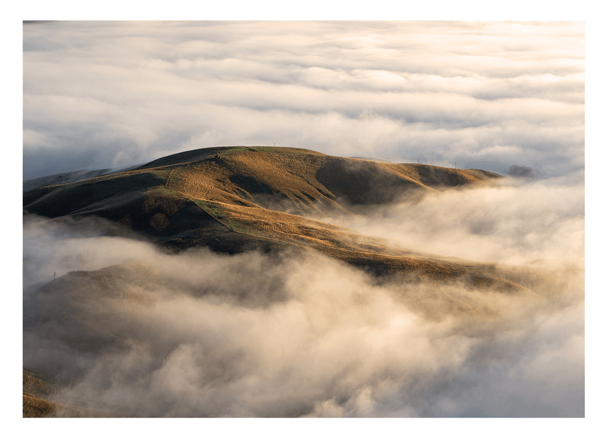 Berge im Nebel - Gebirge über den Wolken