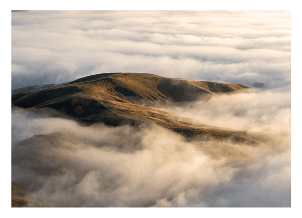 Berge im Nebel - Gebirge über den Wolken