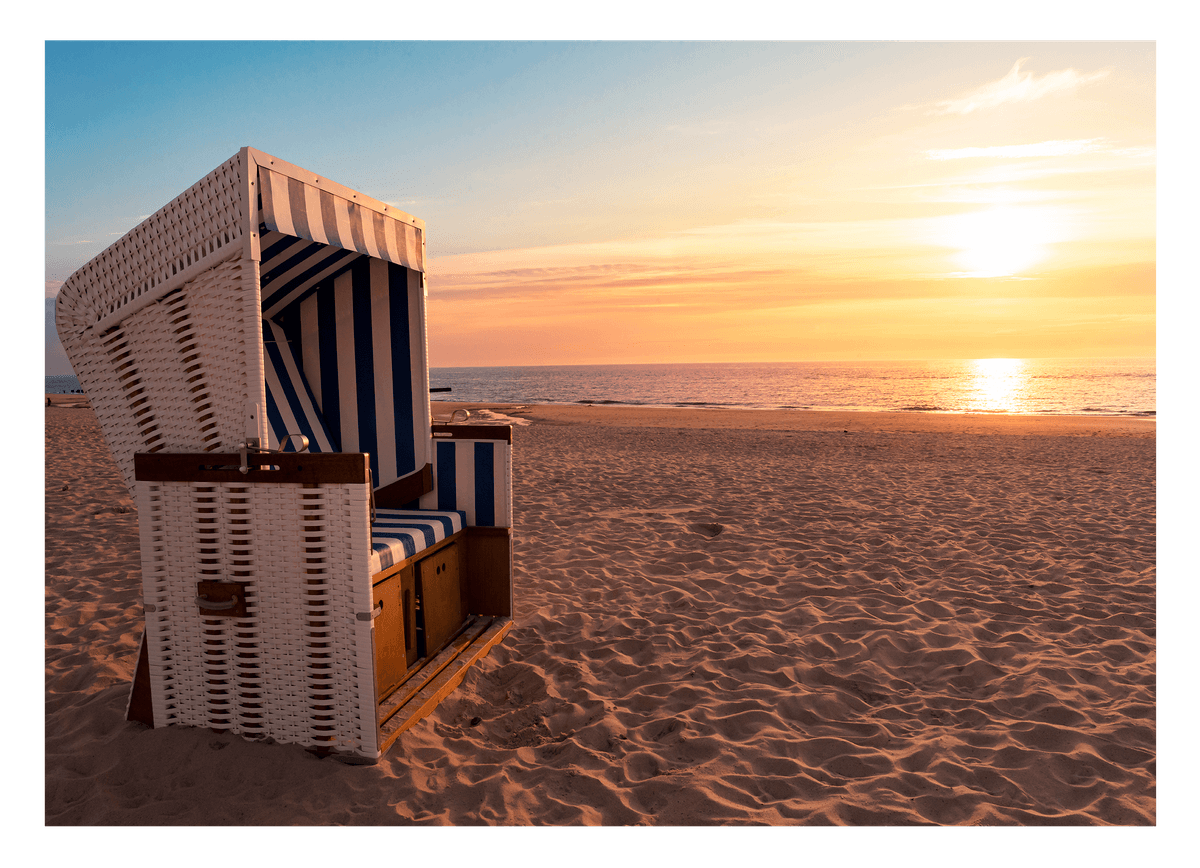 Strandkorb bei Sonnenuntergang