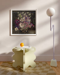 After Hover: Charles Rennie Mackintosh - Blumen-Stillleben auf dunklem Hintergrund
