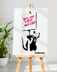 After Hover: Banksy - Museum-Poster Get out while you can - Ratte mit Schild