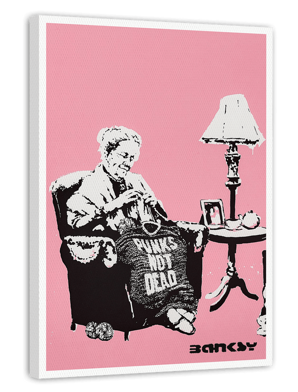 Banksy - Museum-Poster Oma strickt Pullover mit Aufschrift: "Punks Not Dead"