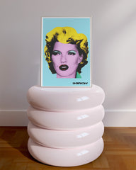 After Hover: Banksy - Museum-Poster Kate Moss im Pop-Art Stil von Marilyn Monroe