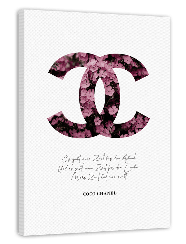 Mode Logo mit rosa Blumen - Zitat von Coco Chanel auf Deutsch