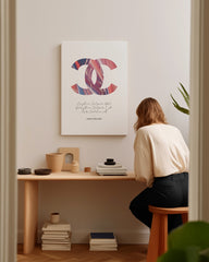 After Hover: Mode - Zitat von Coco Chanel mit buntem Muster