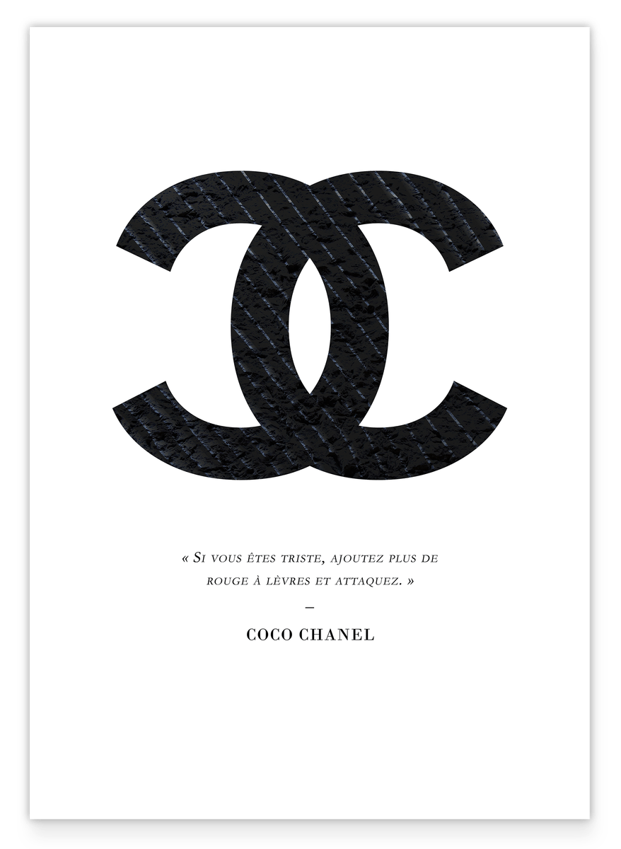 Coco Chanel Logo mit dunklen Nadelstreifen - Zitat der Mode-Ikone