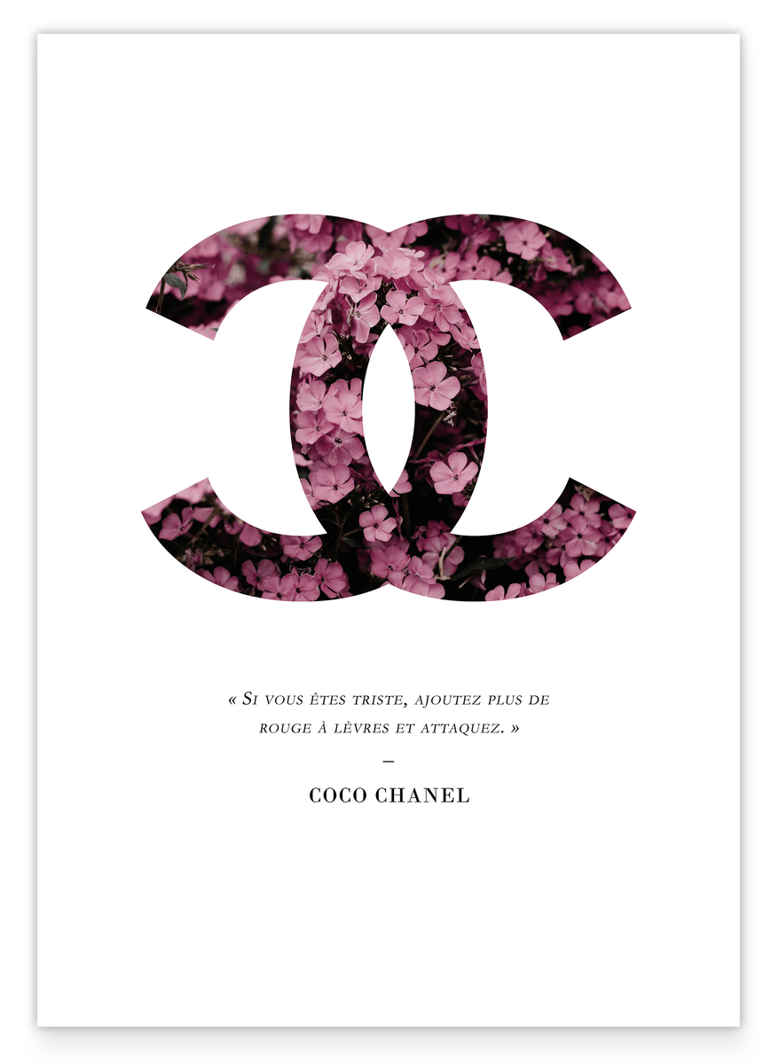 Zitat von Coco Chanel mit rosa Blumen