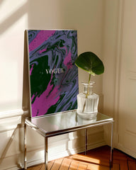 After Hover: Vogue - Mode - Schwarz und Pink