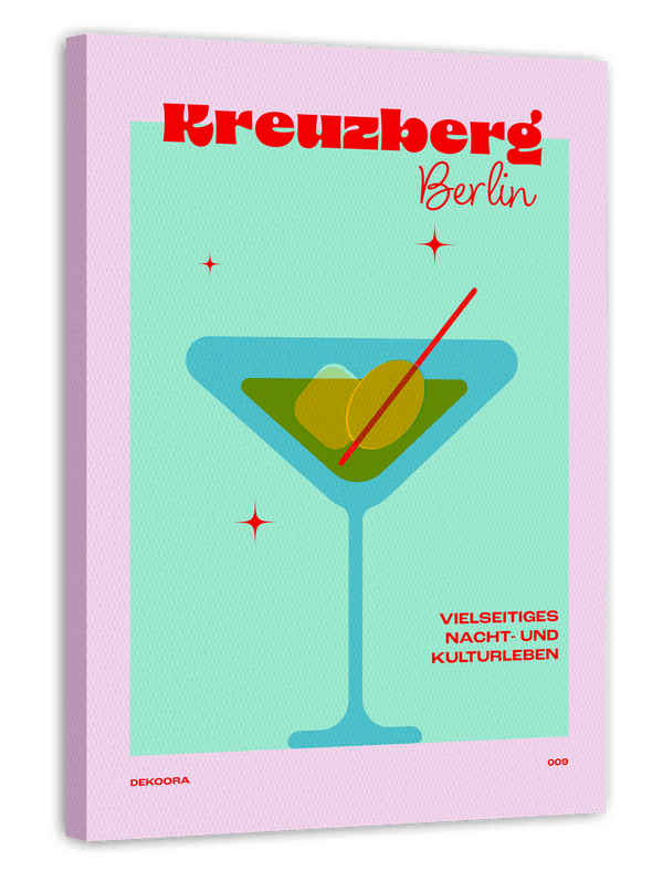 Kreuzberg Berlin mit Martini Cocktail in Türkis