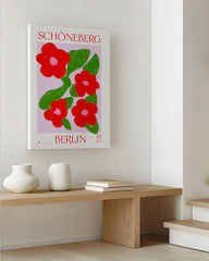 After Hover: Berlin Schöneberg mit roten Blumen