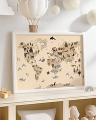 After Hover: Weltkarte mit Tieren für das Kinderzimmer in Beige
