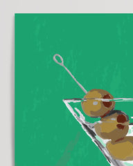 After Hover: Martini Cocktail Illustration mit Oliven in Grün-Pink