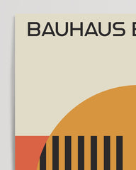 After Hover: Retro Illustration im Bauhaus Stil - Kreis mit Streifen
