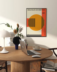 After Hover: Retro Illustration im Bauhaus Stil - Kreis mit Streifen