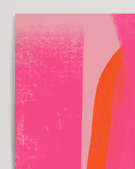 After Hover: Abstraktes Color Blocking in Pink-Orange