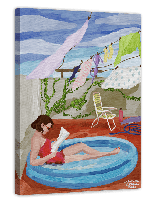 Pool Reading: Lesende Frau im Pool