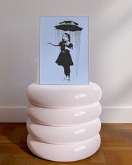 After Hover: Banksy Mädchen im Regen - Graffiti Pop-Art Modern Street-Art - Moderner Kunstdruck Klein bis Groß XXL - Geschenk Wohnzimmer, Schlafzimmer